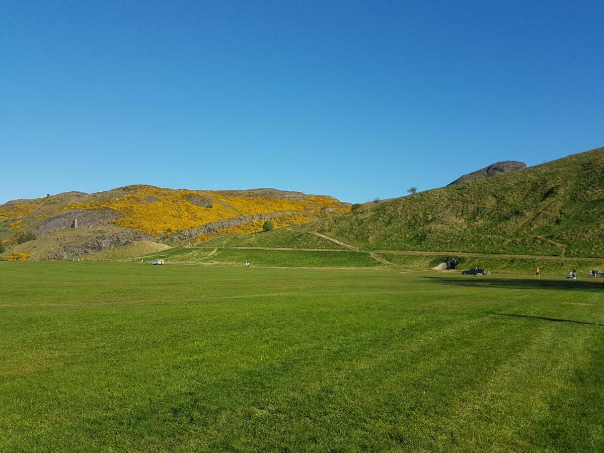 Beautiful Holyrood Park Apartment Единбург Екстер'єр фото